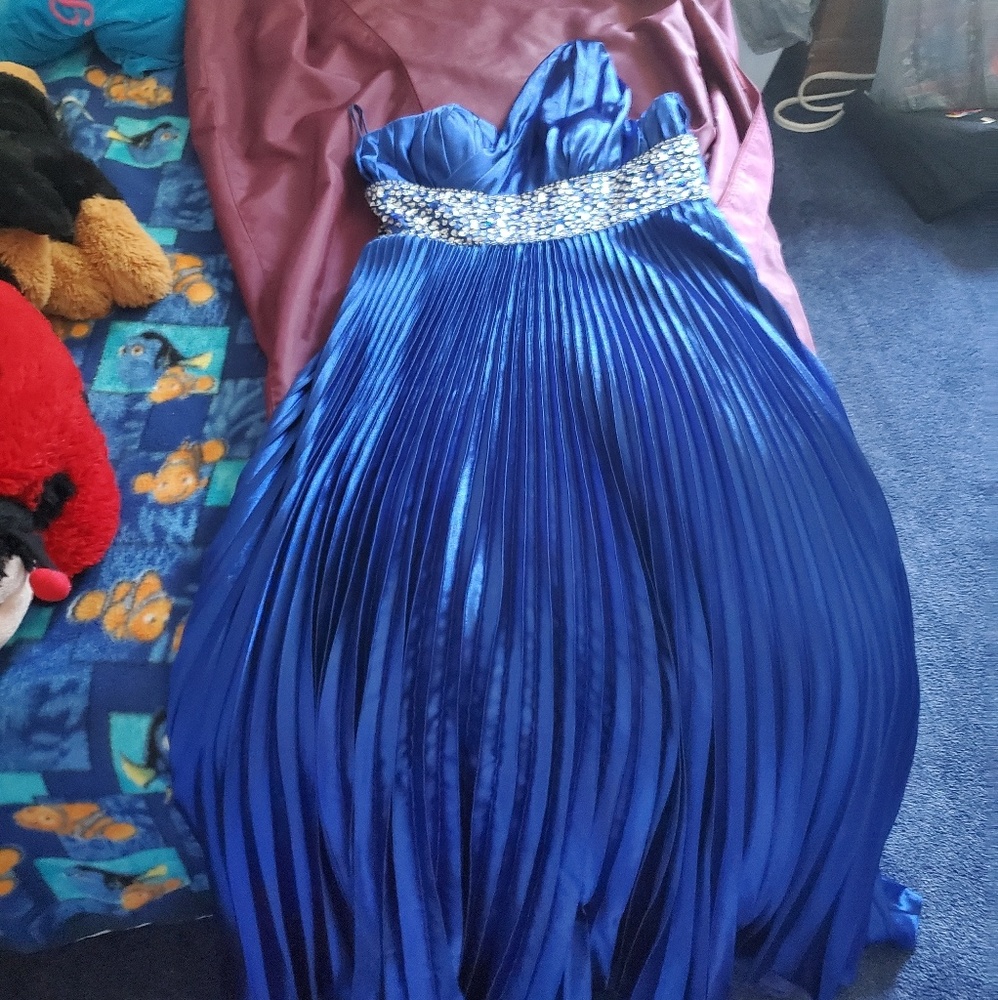Prom Dress - Picture 2 of 3